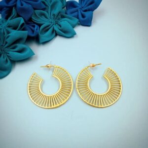 ARNAS 1 PAIR GOLDEN BRASS METAL ROUND MOTIVE MEDIUM SIZE EARRING