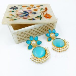 ARNAS 1 PAIR GOLDEN BRASS METAL WITH LOOK ALIKE PEARL & MONALISA STONE ROUND MOTIVE EARRINGS