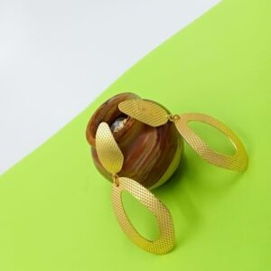 ARNAS 1 PAIR GOLDEN BRASS METAL SIMPLE DESIGNER MOTIVE EARRING