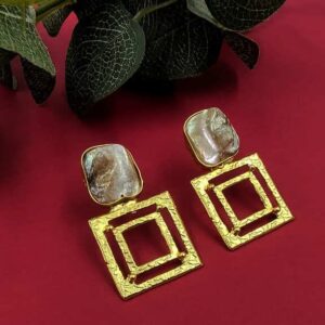 ARNAS 1 PAIR GOLDEN BRASS METAL WITH MOTHER OF PEARL SQUARE MOTIVE EARRING