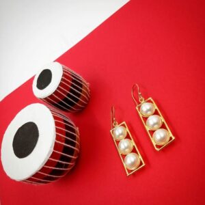 ARNAS 1 PAIR PACK OF GOLDEN BRASS METAL WITH LOOK ALIKE PEARL DESIGNER MOTIVE EARRING