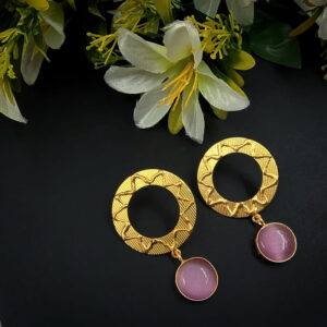 ARNAS 1 PAIR PACK OF GOLDEN BRASS METAL WITH MONALISA STONE ROUND MOTIVE EARRING