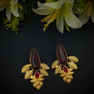 ARNAS 1 PAIR PACK OF GOLDEN BRASS METAL WITH RUBY RED MONALISA STONE DESIGNER MOTIVE EARRING