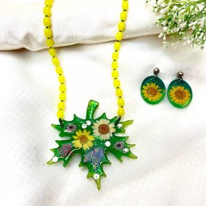 ARNAS LEAF SHAPED WITH FLOWERS & PEARLS FOREST GREEN NECKLACE STUD SET RESIN JEWELLERY